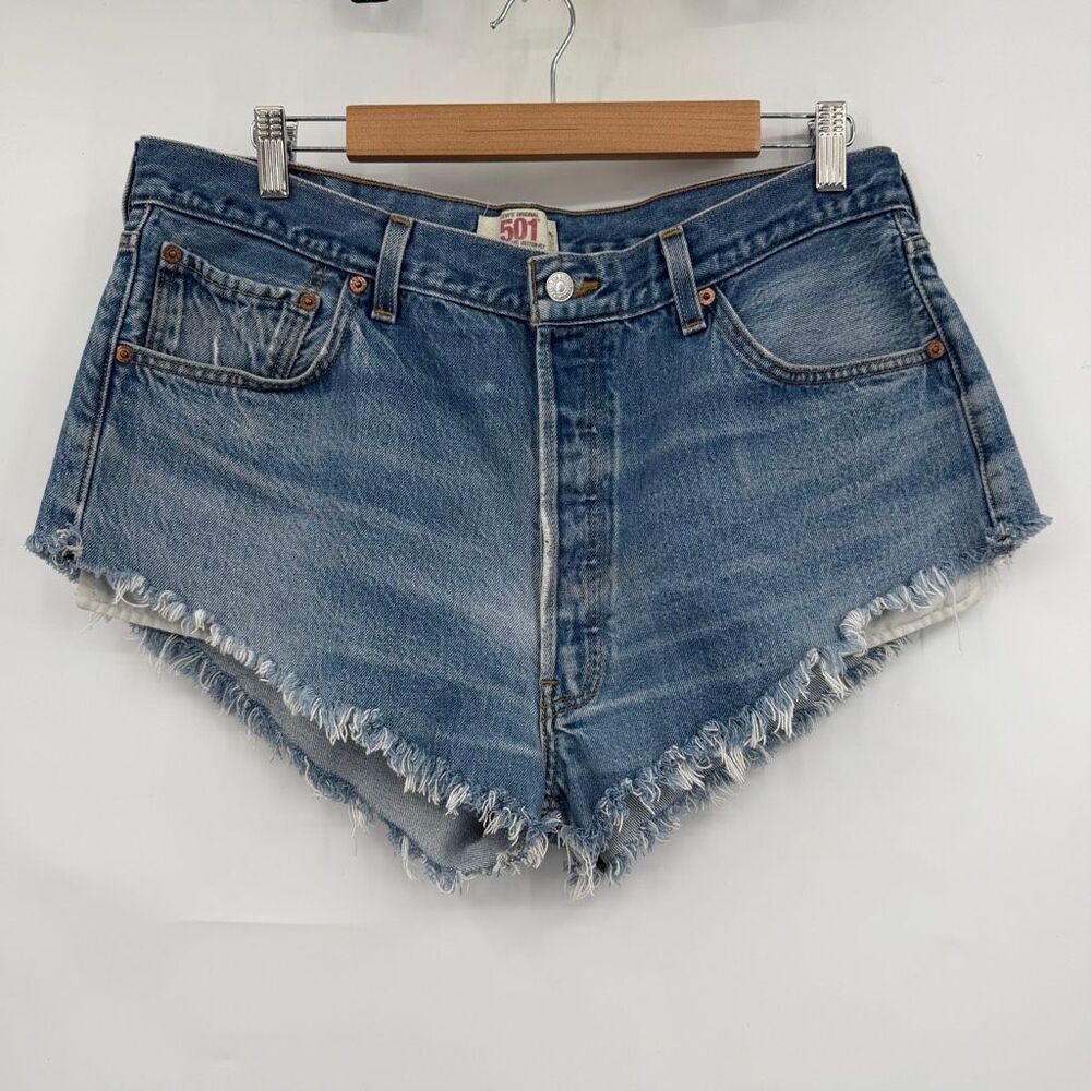 Levi’s Original 501 Cutoff Denim Shorts Light Wash Frayed Hem Button Fly Women’s